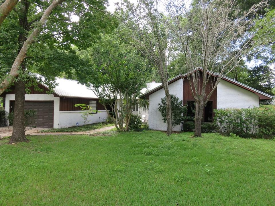 For Sale: $325,000 (3 beds, 2 baths, 1596 Square Feet)