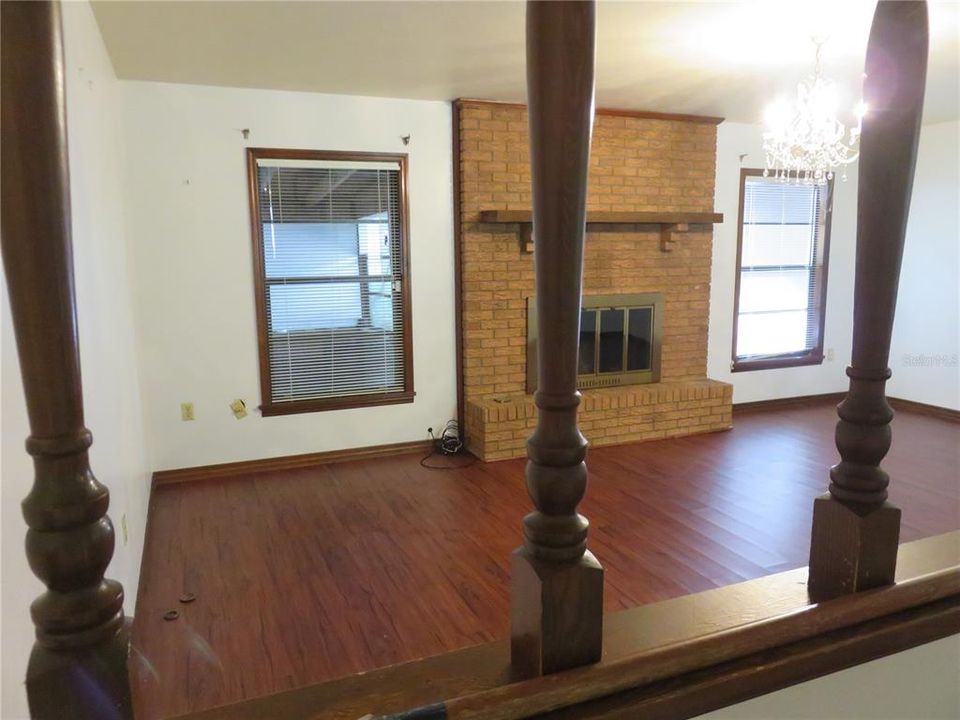 For Sale: $325,000 (3 beds, 2 baths, 1596 Square Feet)