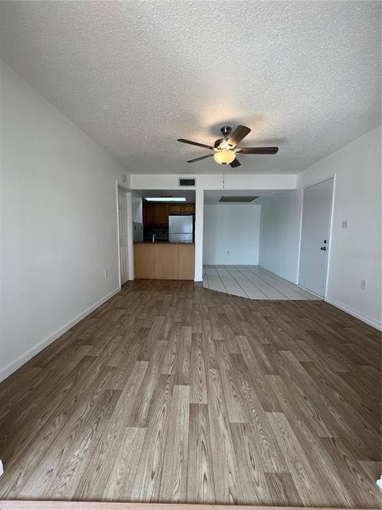 For Sale: $139,000 (1 beds, 1 baths, 728 Square Feet)