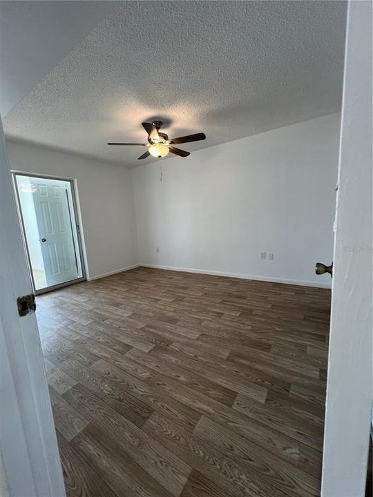 For Sale: $139,000 (1 beds, 1 baths, 728 Square Feet)