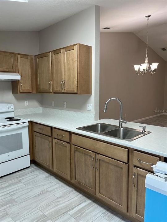 For Rent: $1,800 (3 beds, 2 baths, 1359 Square Feet)