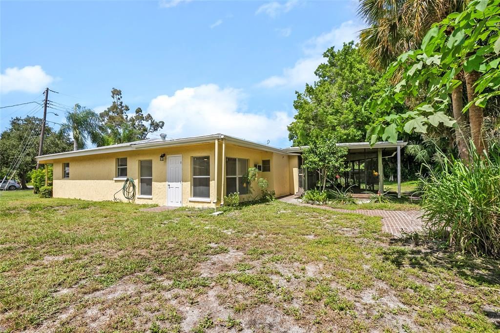 For Sale: $399,000 (3 beds, 3 baths, 1742 Square Feet)