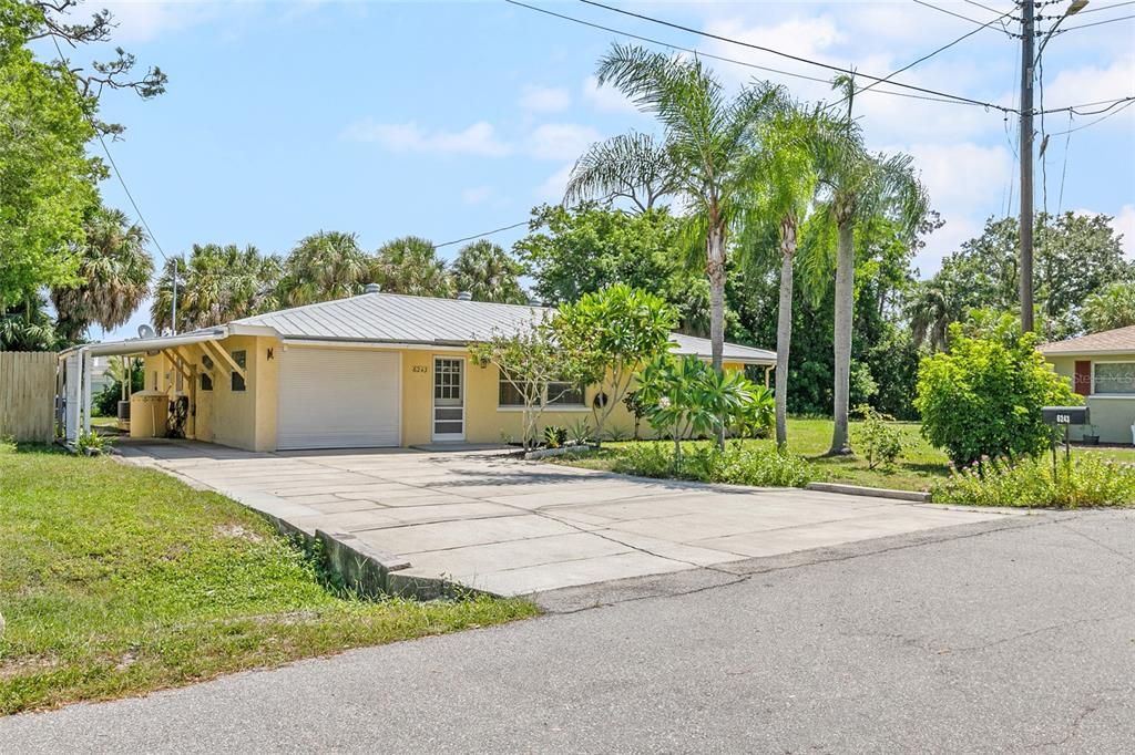 For Sale: $399,000 (3 beds, 3 baths, 1742 Square Feet)