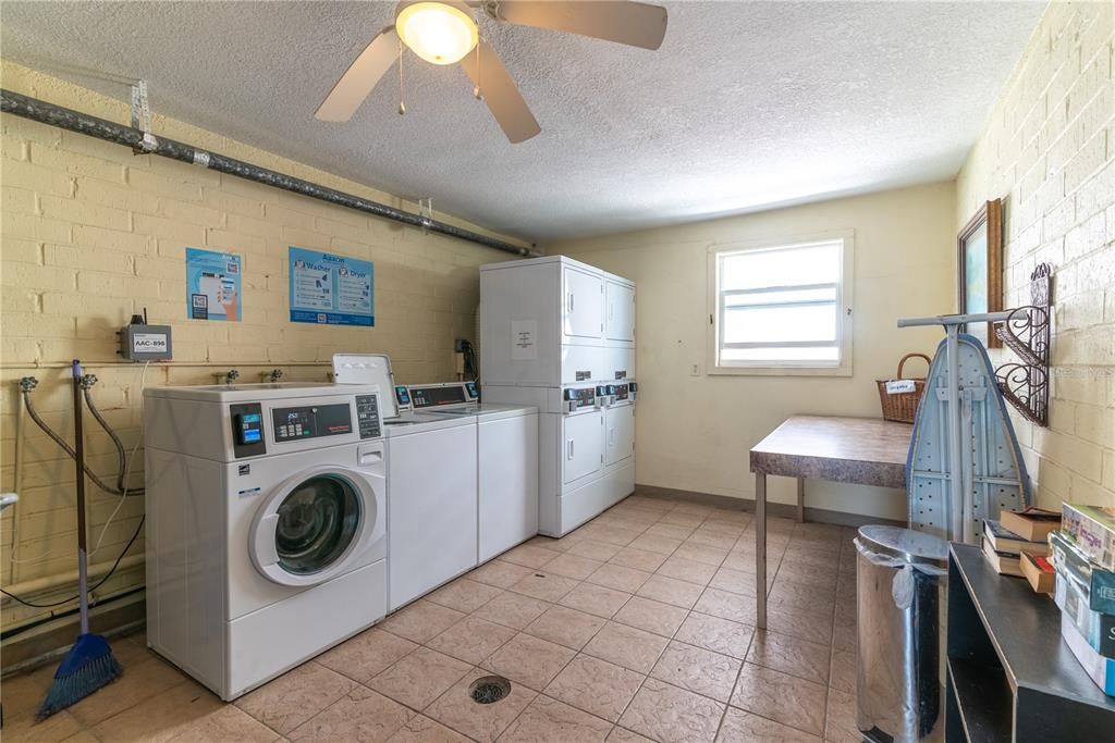 For Sale: $234,999 (1 beds, 1 baths, 670 Square Feet)