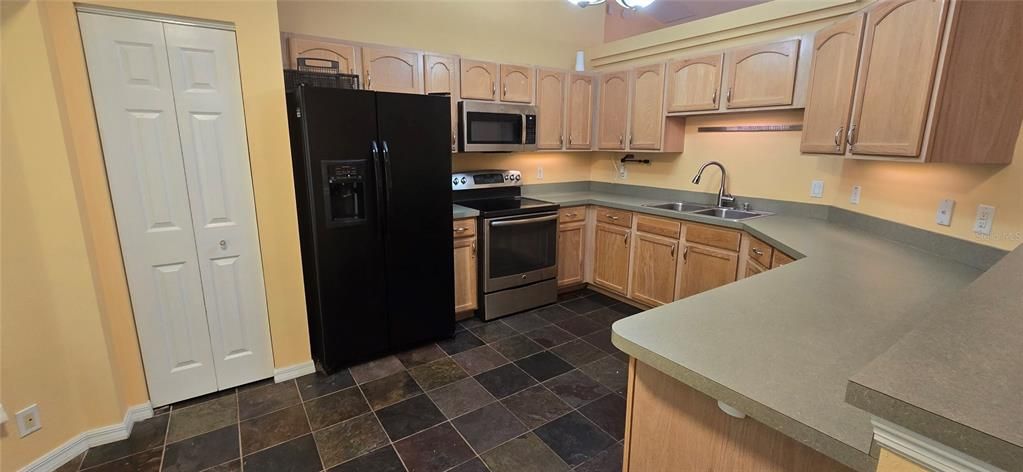 For Rent: $1,900 (3 beds, 2 baths, 1656 Square Feet)