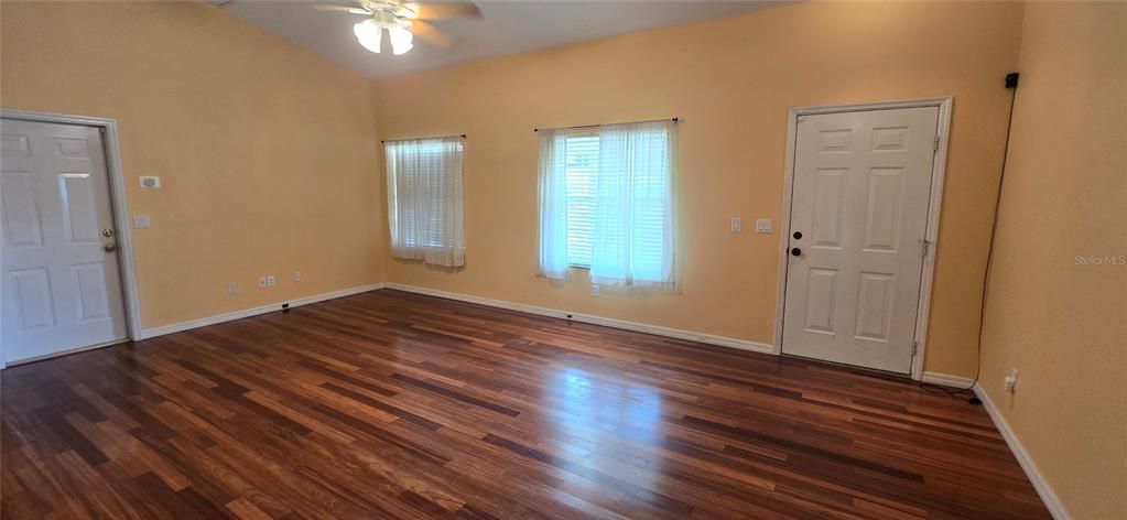 For Rent: $1,900 (3 beds, 2 baths, 1656 Square Feet)