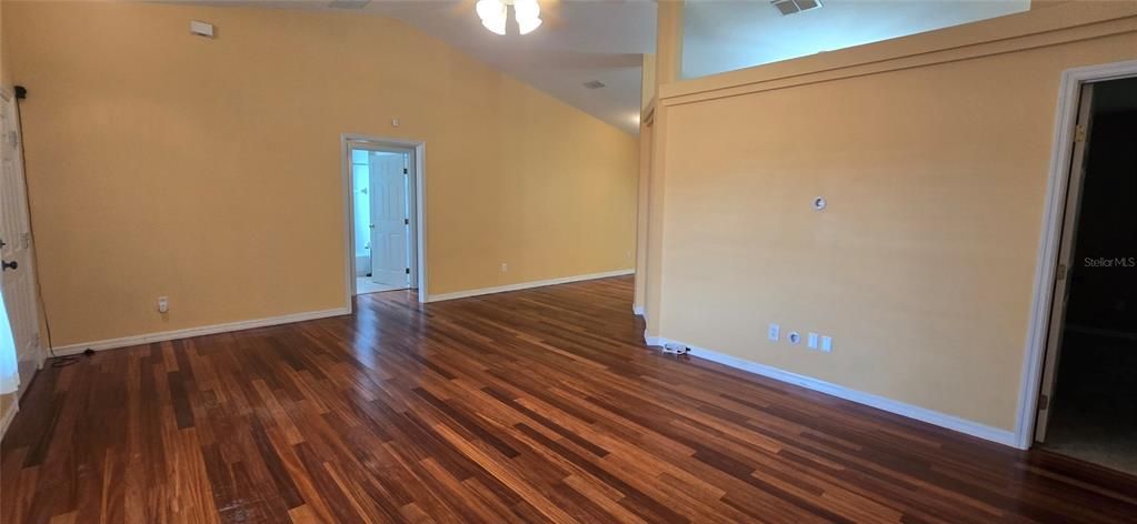 For Rent: $1,900 (3 beds, 2 baths, 1656 Square Feet)