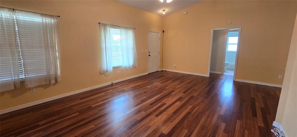 For Rent: $1,900 (3 beds, 2 baths, 1656 Square Feet)