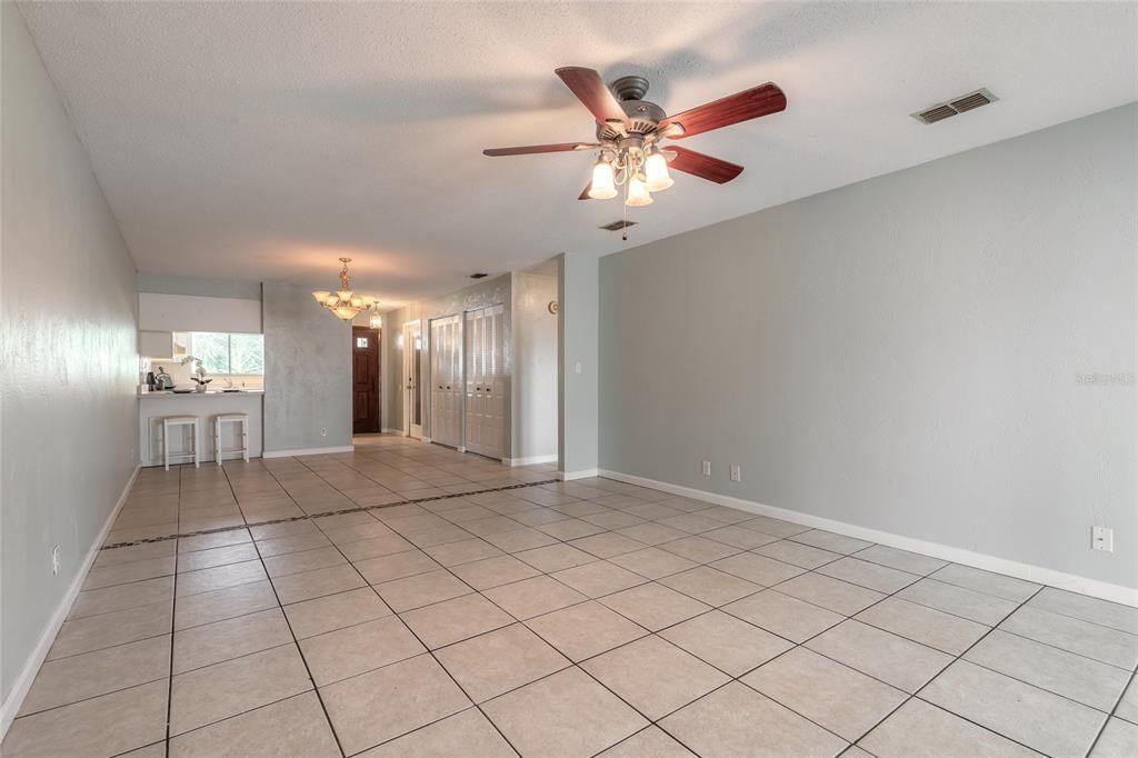 For Sale: $265,000 (2 beds, 2 baths, 1132 Square Feet)