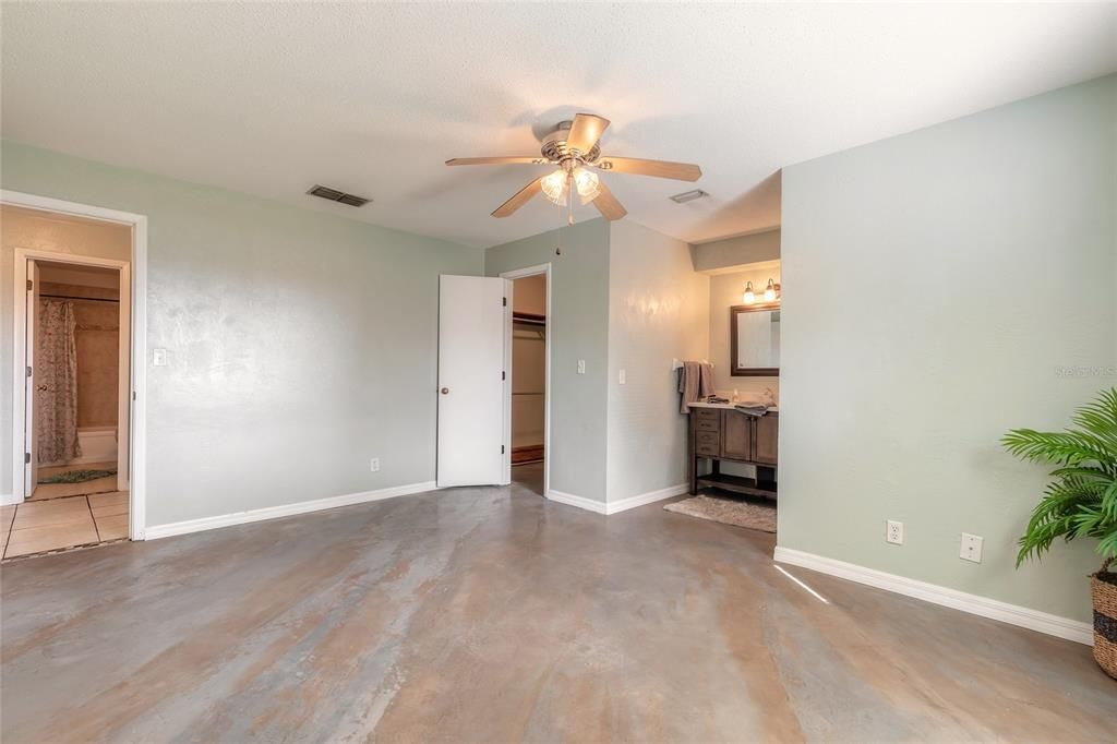 For Sale: $265,000 (2 beds, 2 baths, 1132 Square Feet)