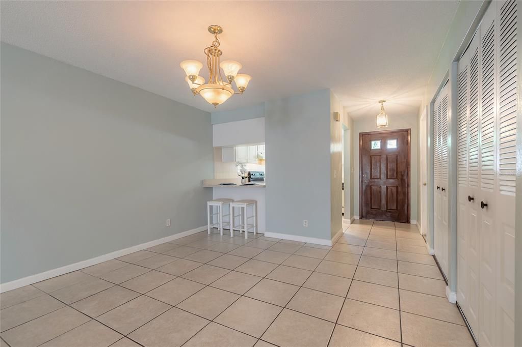 For Sale: $265,000 (2 beds, 2 baths, 1132 Square Feet)