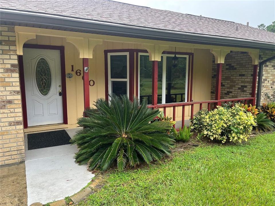 1660 W Beresford front porch