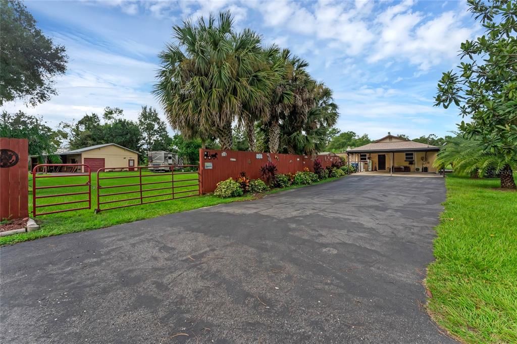 For Sale: $625,000 (3 beds, 3 baths, 2572 Square Feet)