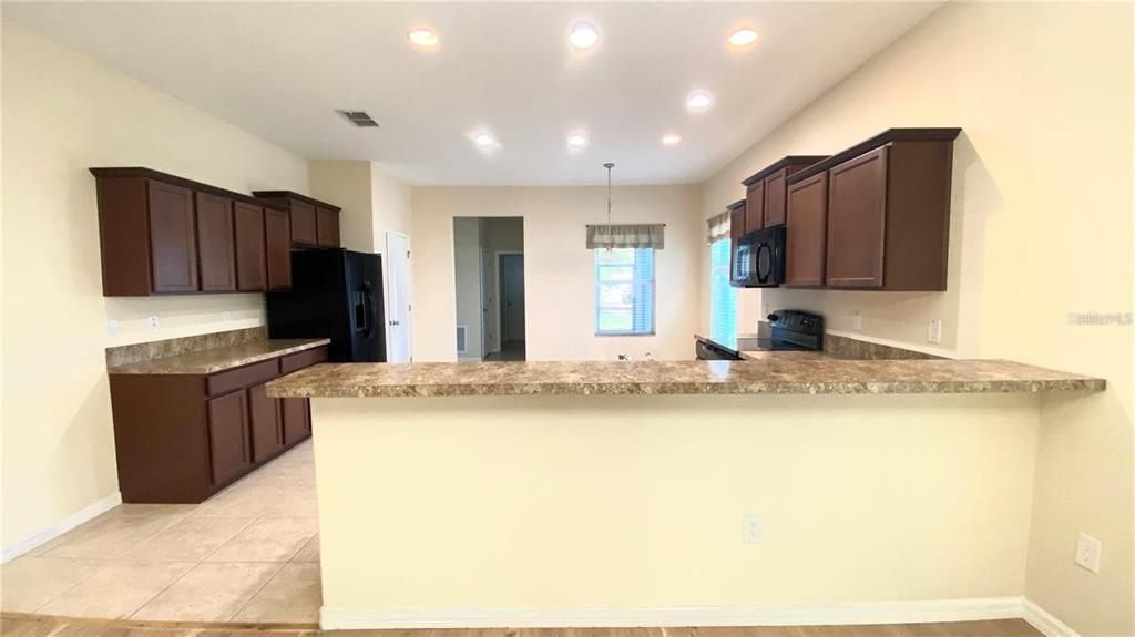 For Rent: $2,650 (3 beds, 2 baths, 1704 Square Feet)