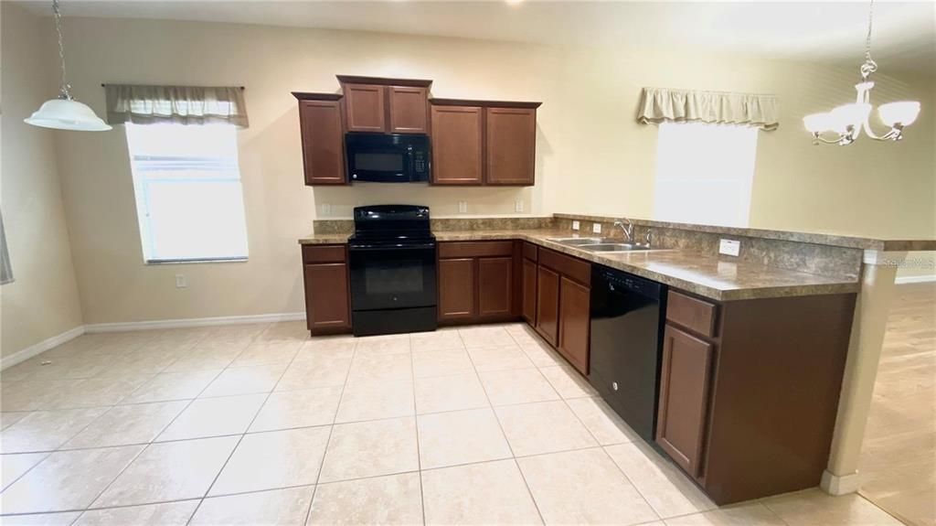 For Rent: $2,650 (3 beds, 2 baths, 1704 Square Feet)