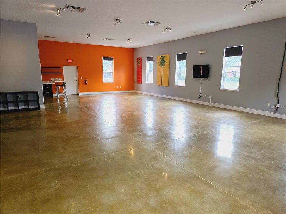 Polished concrete floors & tall ceilings