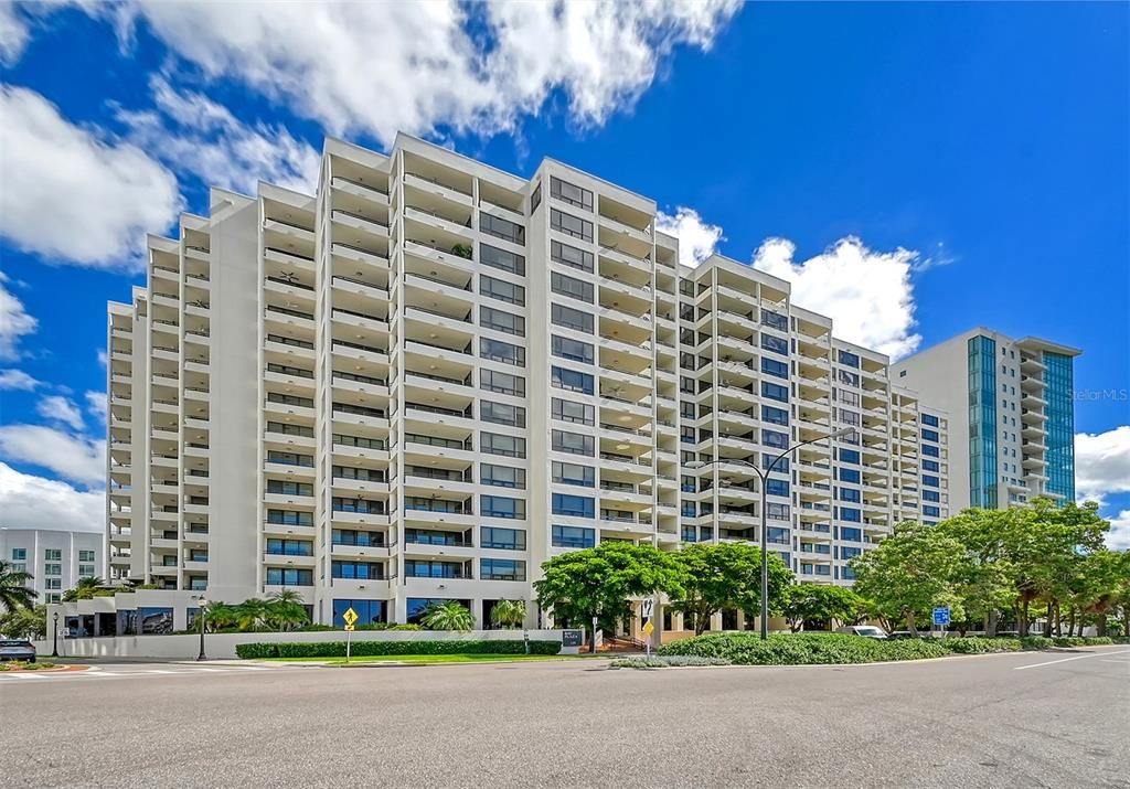 For Sale: $1,400,000 (2 beds, 2 baths, 1565 Square Feet)