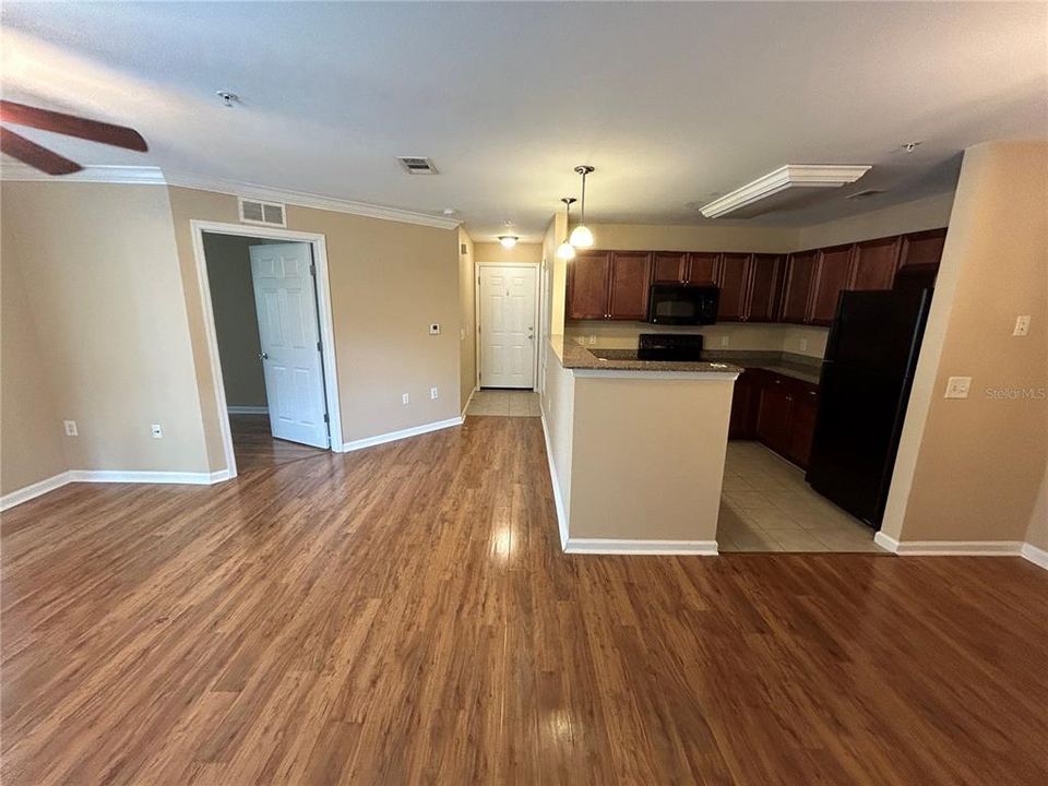 For Rent: $1,600 (2 beds, 2 baths, 972 Square Feet)