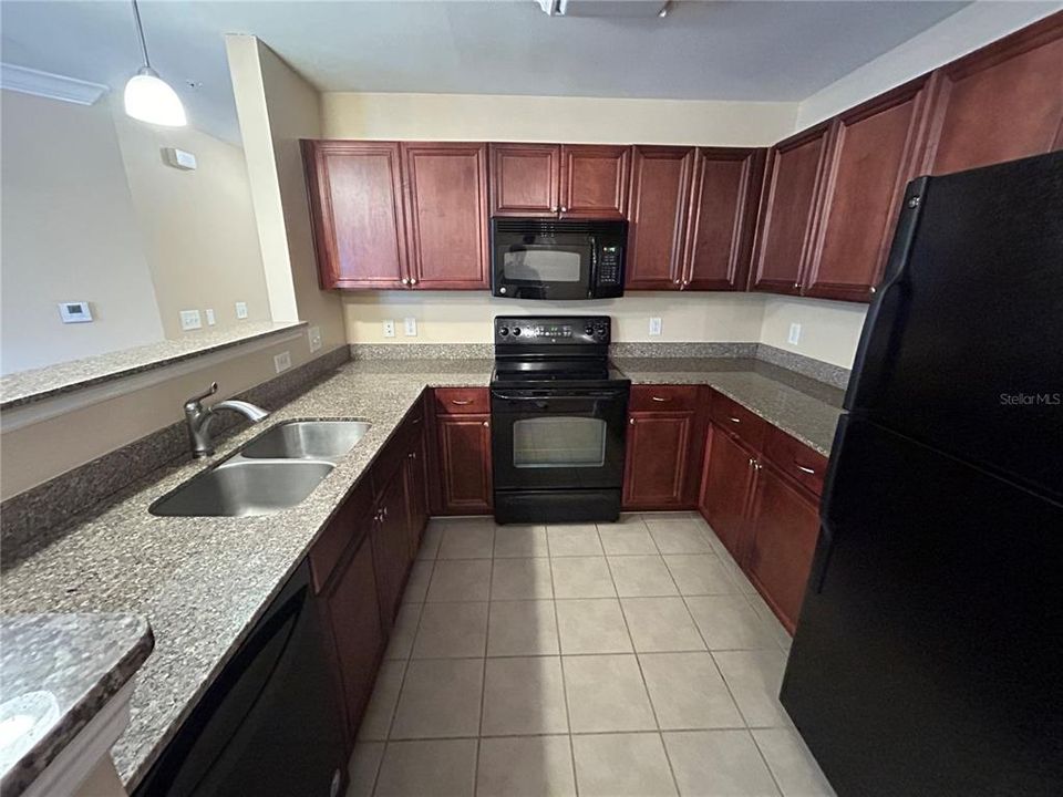 For Rent: $1,600 (2 beds, 2 baths, 972 Square Feet)