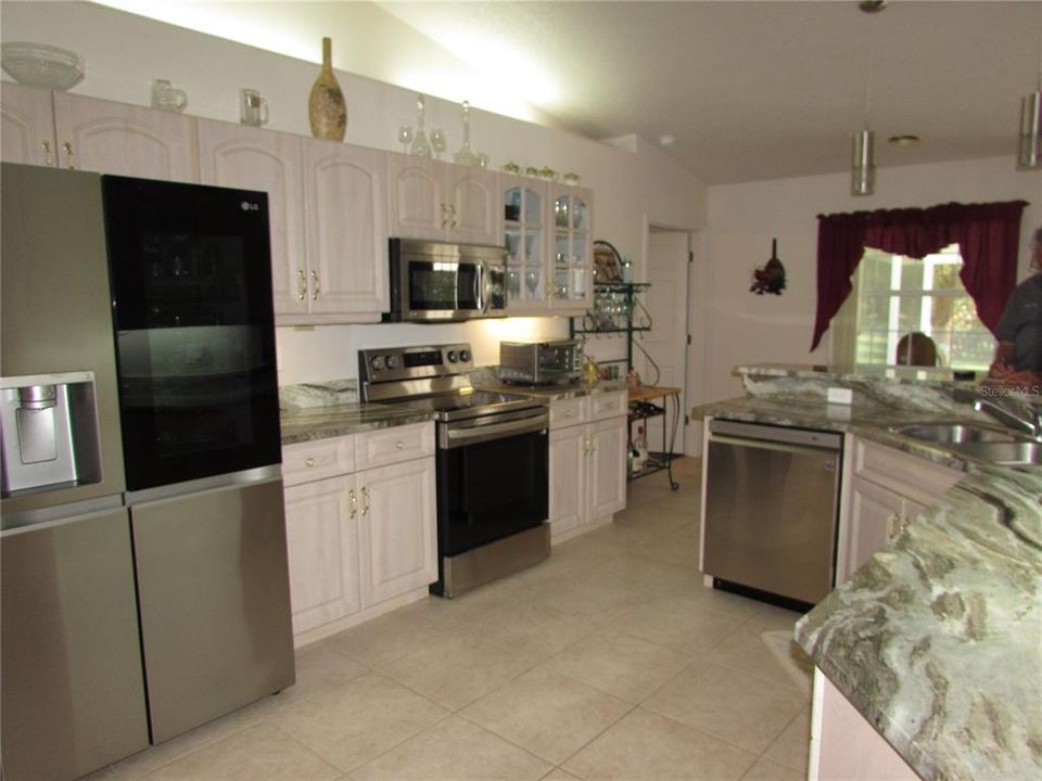 For Sale: $359,000 (3 beds, 2 baths, 1660 Square Feet)