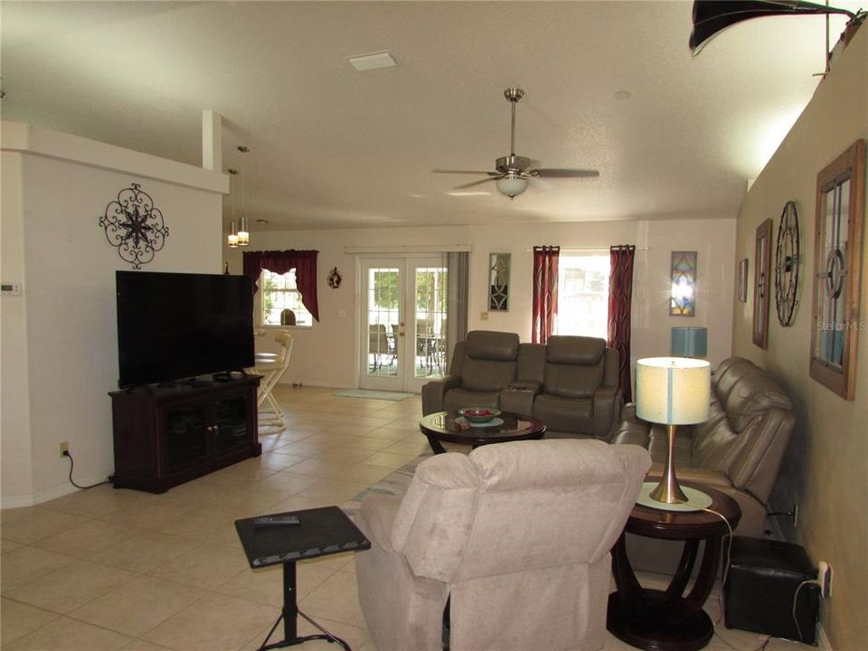 For Sale: $359,000 (3 beds, 2 baths, 1660 Square Feet)