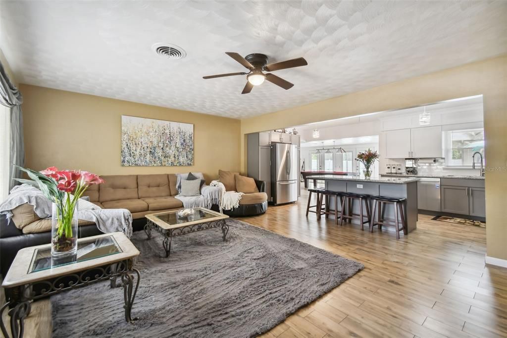 For Sale: $439,000 (2 beds, 2 baths, 2510 Square Feet)