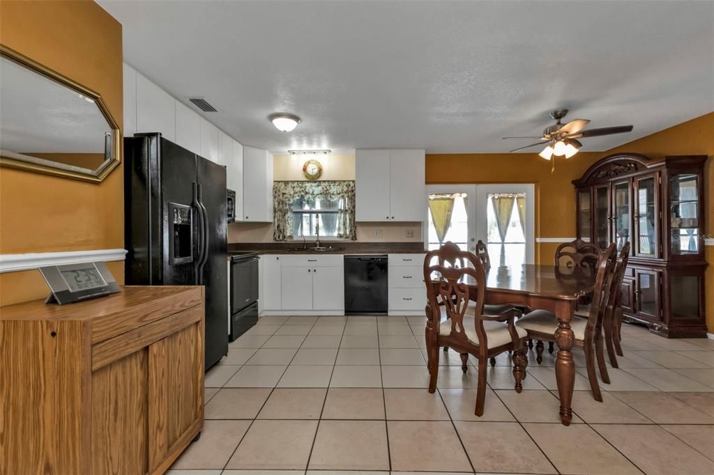 For Sale: $349,000 (3 beds, 2 baths, 1182 Square Feet)