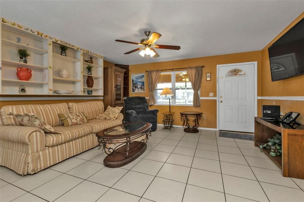 For Sale: $349,000 (3 beds, 2 baths, 1182 Square Feet)