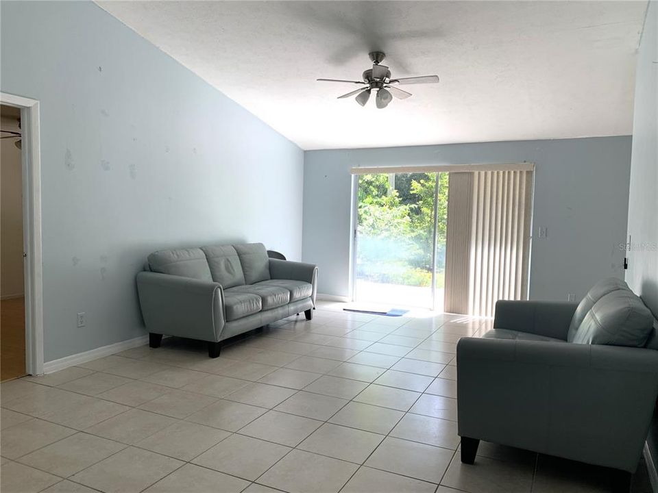 For Sale: $339,000 (3 beds, 2 baths, 1269 Square Feet)