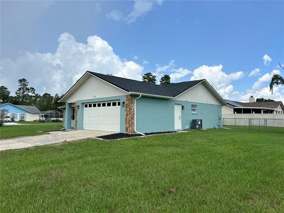 For Sale: $285,000 (3 beds, 2 baths, 1636 Square Feet)