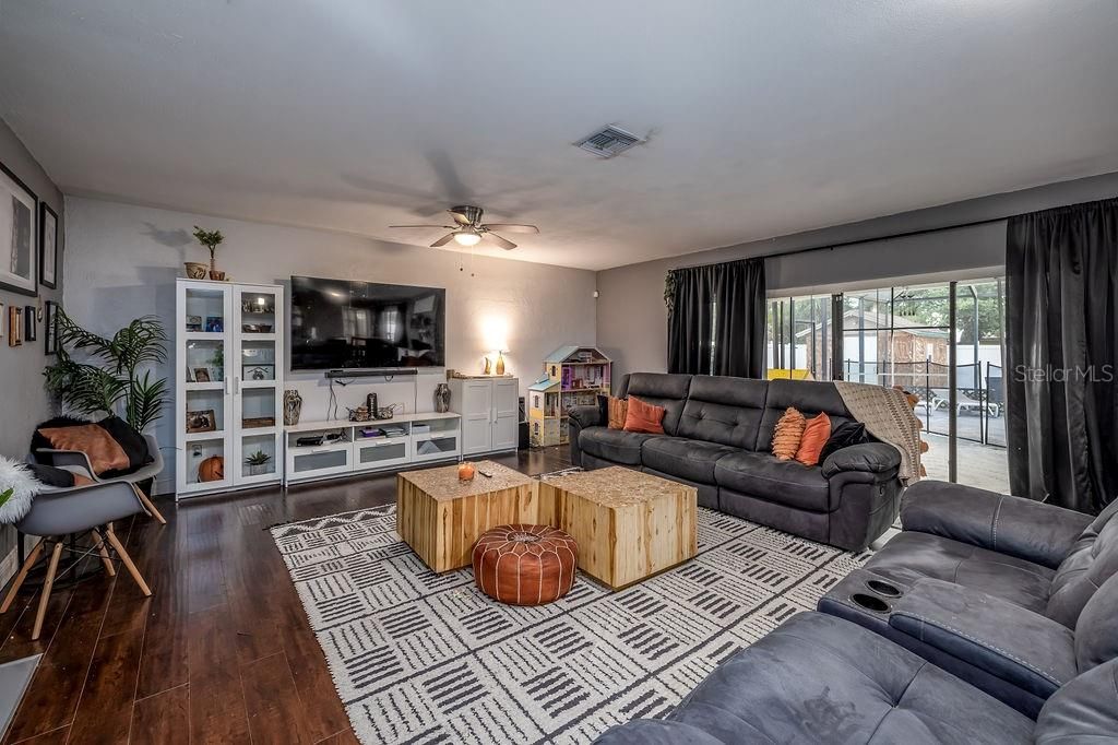 For Sale: $359,000 (3 beds, 2 baths, 1621 Square Feet)