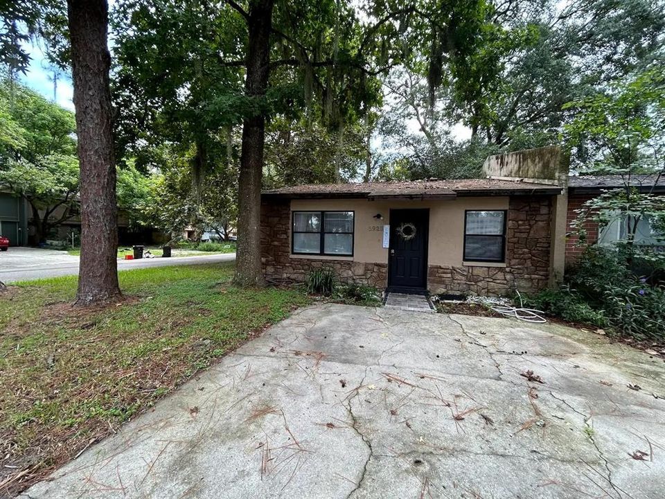 For Sale: $155,000 (2 beds, 1 baths, 875 Square Feet)