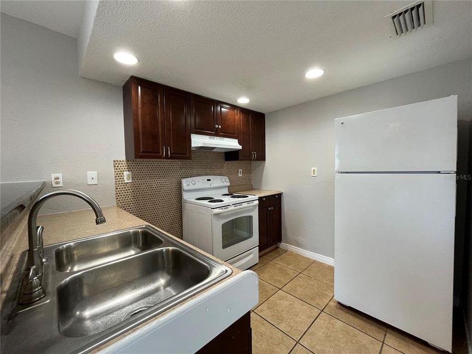 For Rent: $1,595 (2 beds, 2 baths, 700 Square Feet)