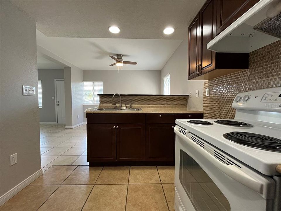 For Rent: $1,595 (2 beds, 2 baths, 700 Square Feet)