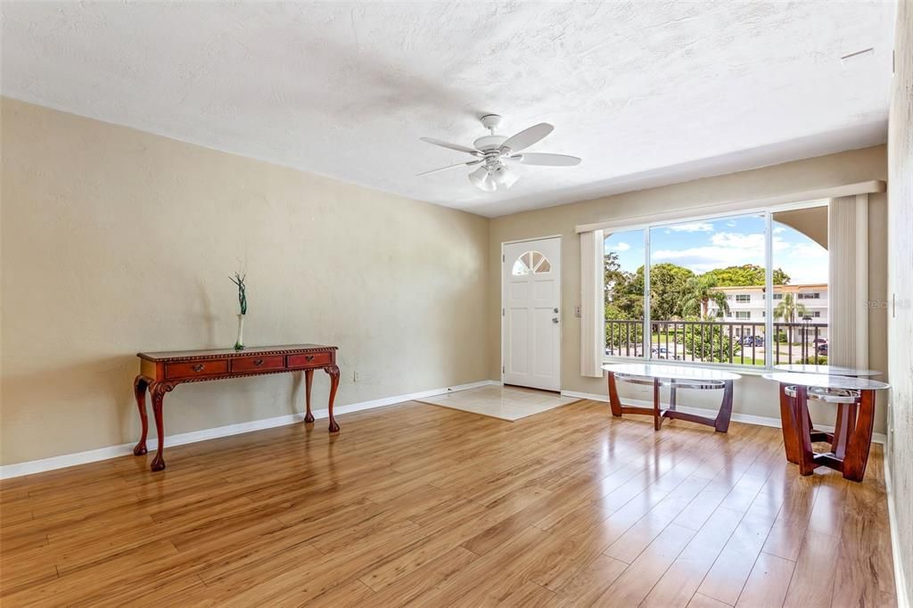 Active With Contract: $139,900 (2 beds, 2 baths, 1100 Square Feet)