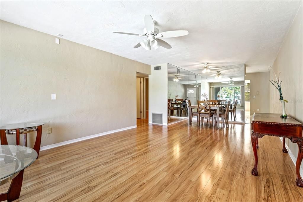 Active With Contract: $139,900 (2 beds, 2 baths, 1100 Square Feet)