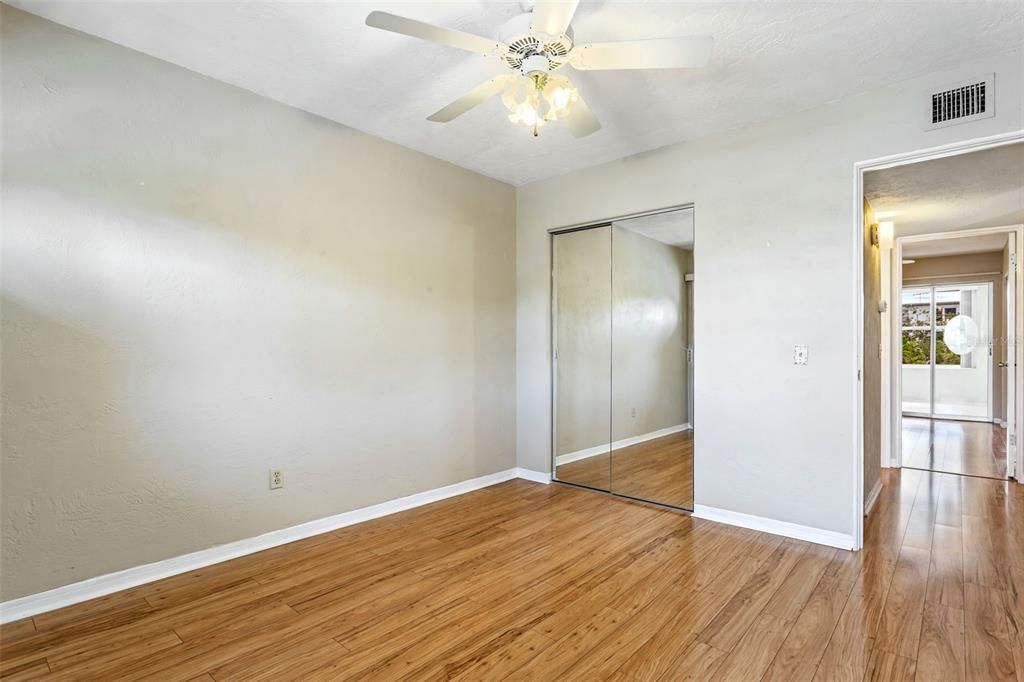 Active With Contract: $139,900 (2 beds, 2 baths, 1100 Square Feet)