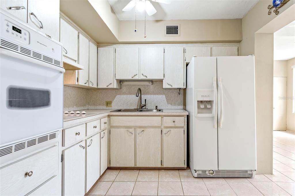 Active With Contract: $139,900 (2 beds, 2 baths, 1100 Square Feet)