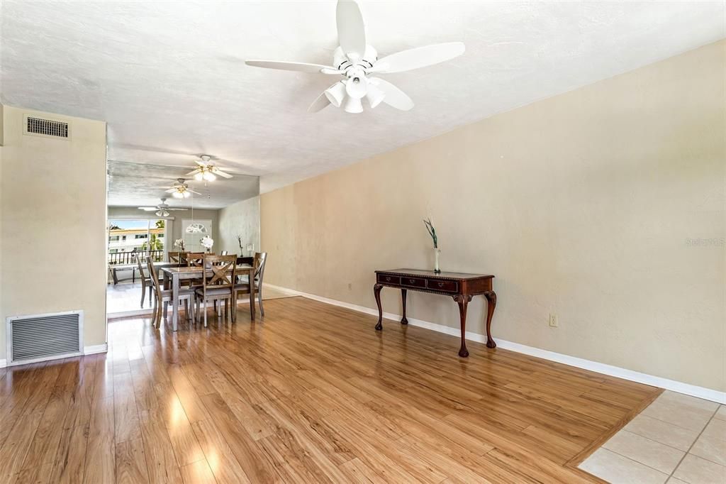 Active With Contract: $139,900 (2 beds, 2 baths, 1100 Square Feet)