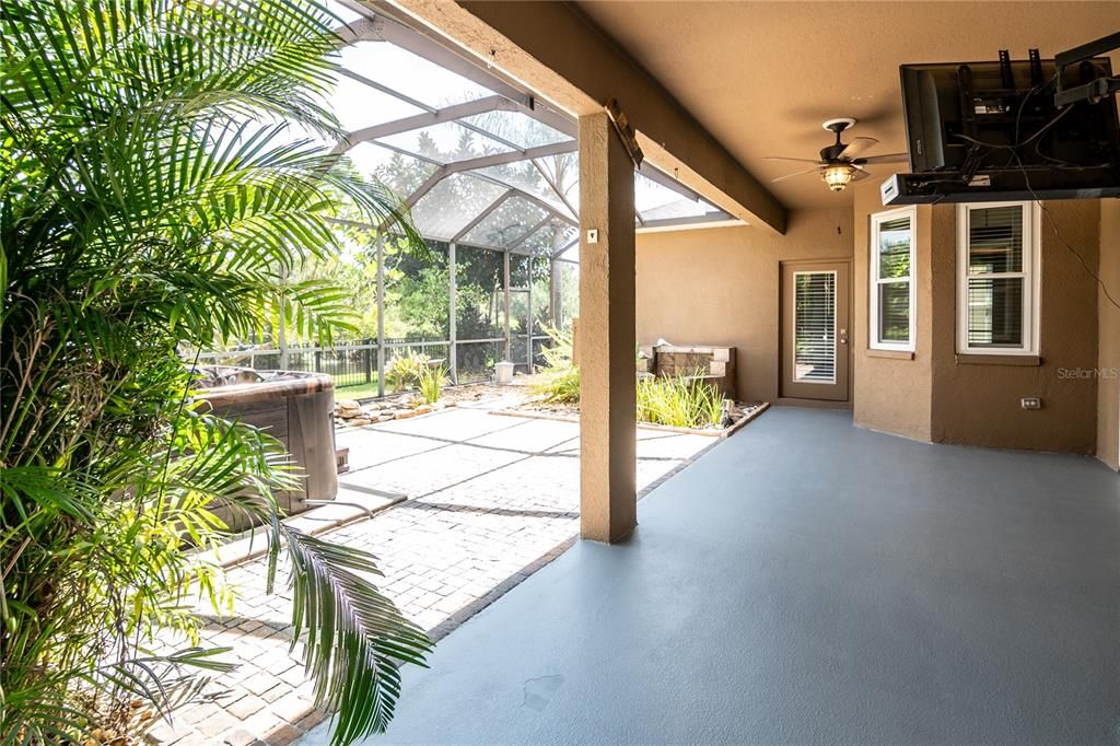 Covered large lanai