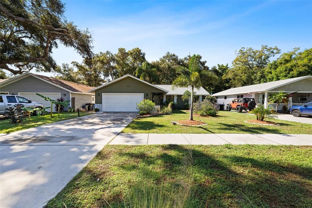 For Sale: $450,000 (3 beds, 2 baths, 1578 Square Feet)