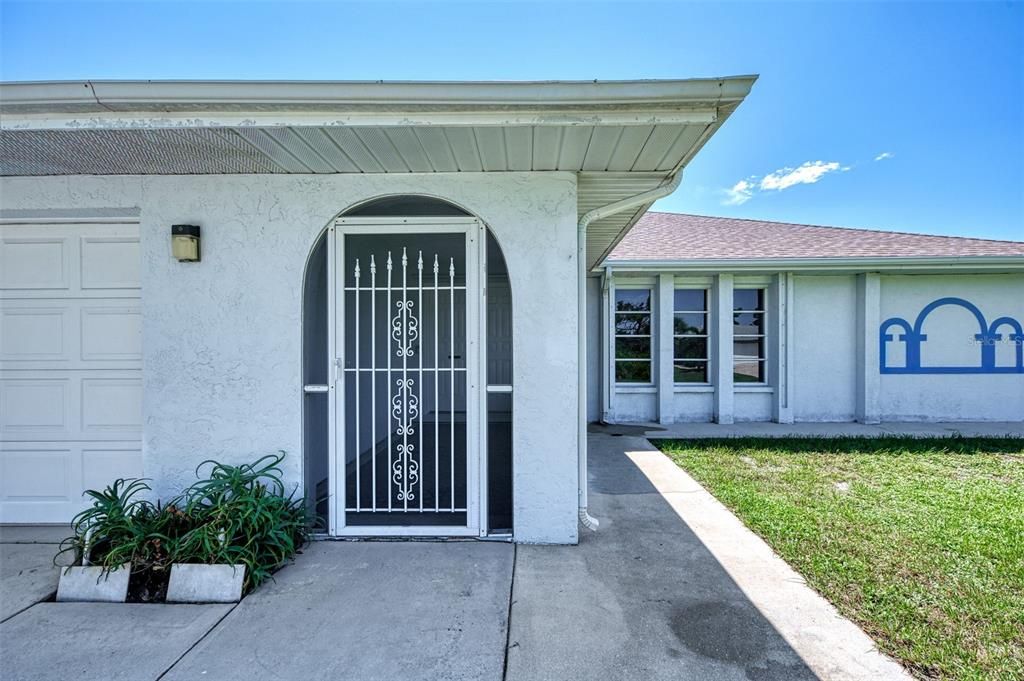 Active With Contract: $359,000 (3 beds, 2 baths, 1777 Square Feet)