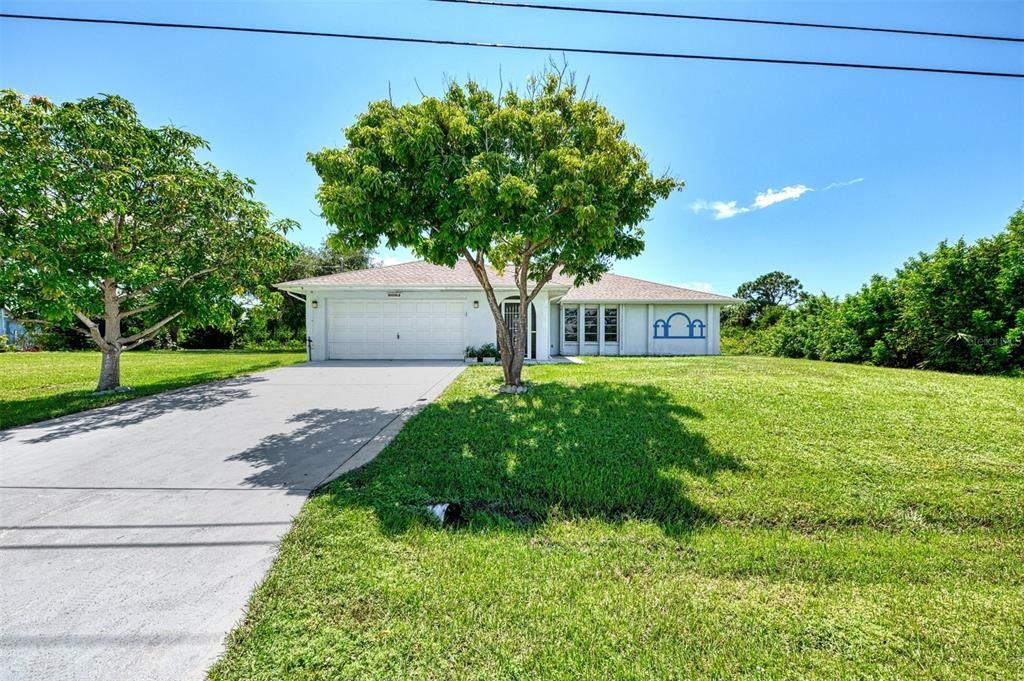 Active With Contract: $359,000 (3 beds, 2 baths, 1777 Square Feet)