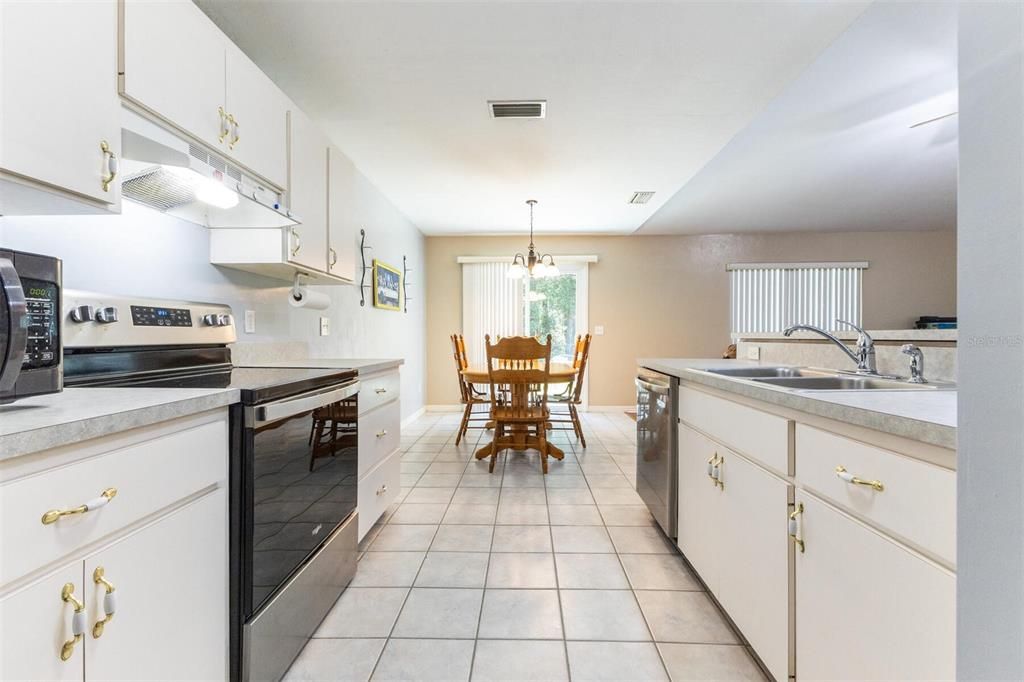 Active With Contract: $265,000 (3 beds, 2 baths, 1303 Square Feet)