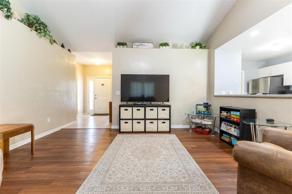 Active With Contract: $265,000 (3 beds, 2 baths, 1303 Square Feet)