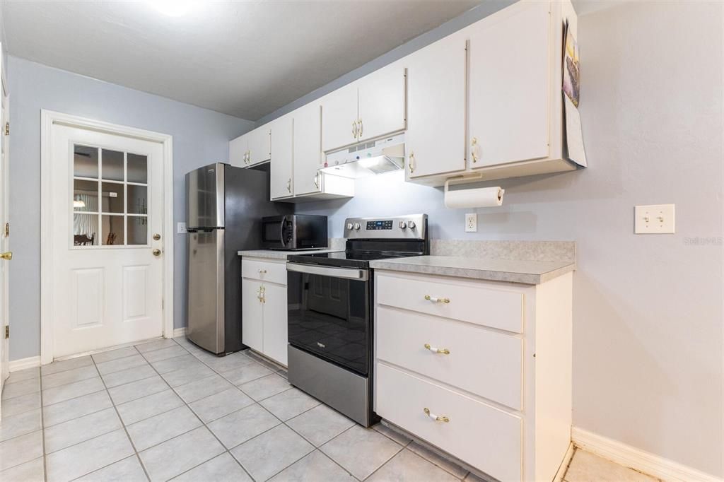 Active With Contract: $265,000 (3 beds, 2 baths, 1303 Square Feet)