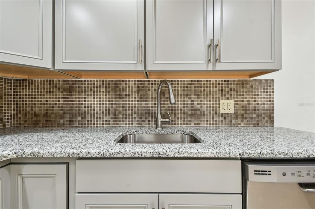 For Sale: $299,900 (2 beds, 2 baths, 1344 Square Feet)