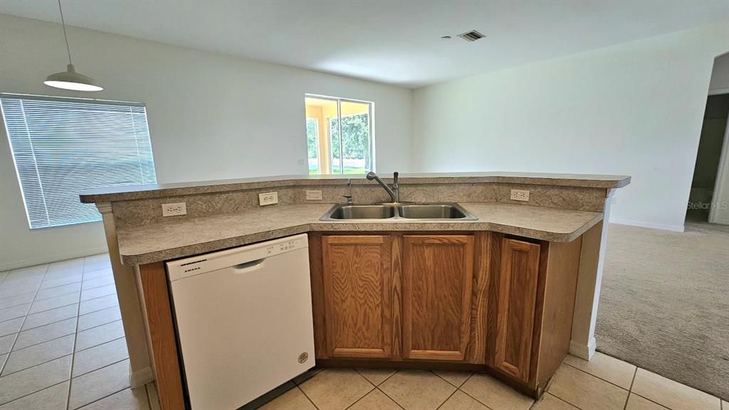 For Rent: $1,950 (3 beds, 2 baths, 1614 Square Feet)