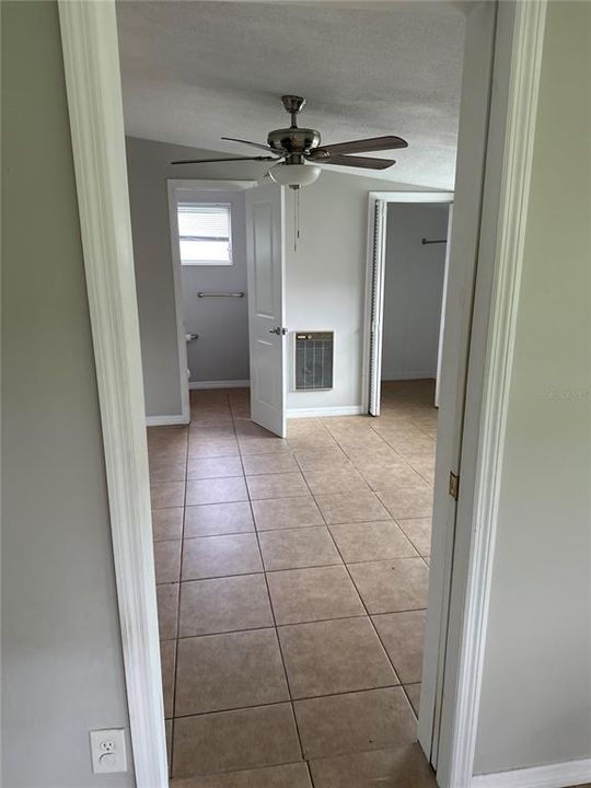 For Sale: $200,000 (2 beds, 1 baths, 1287 Square Feet)