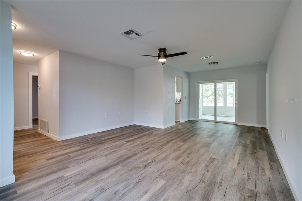 For Sale: $284,500 (3 beds, 2 baths, 1583 Square Feet)